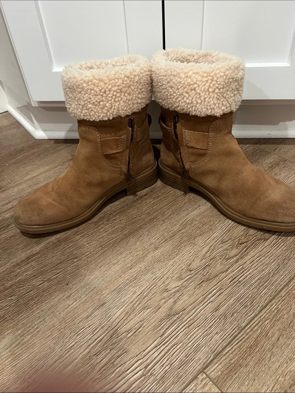 UGG Cozy Shearling-Lined Women’s Suede Ankle Boots - Tan/Cream